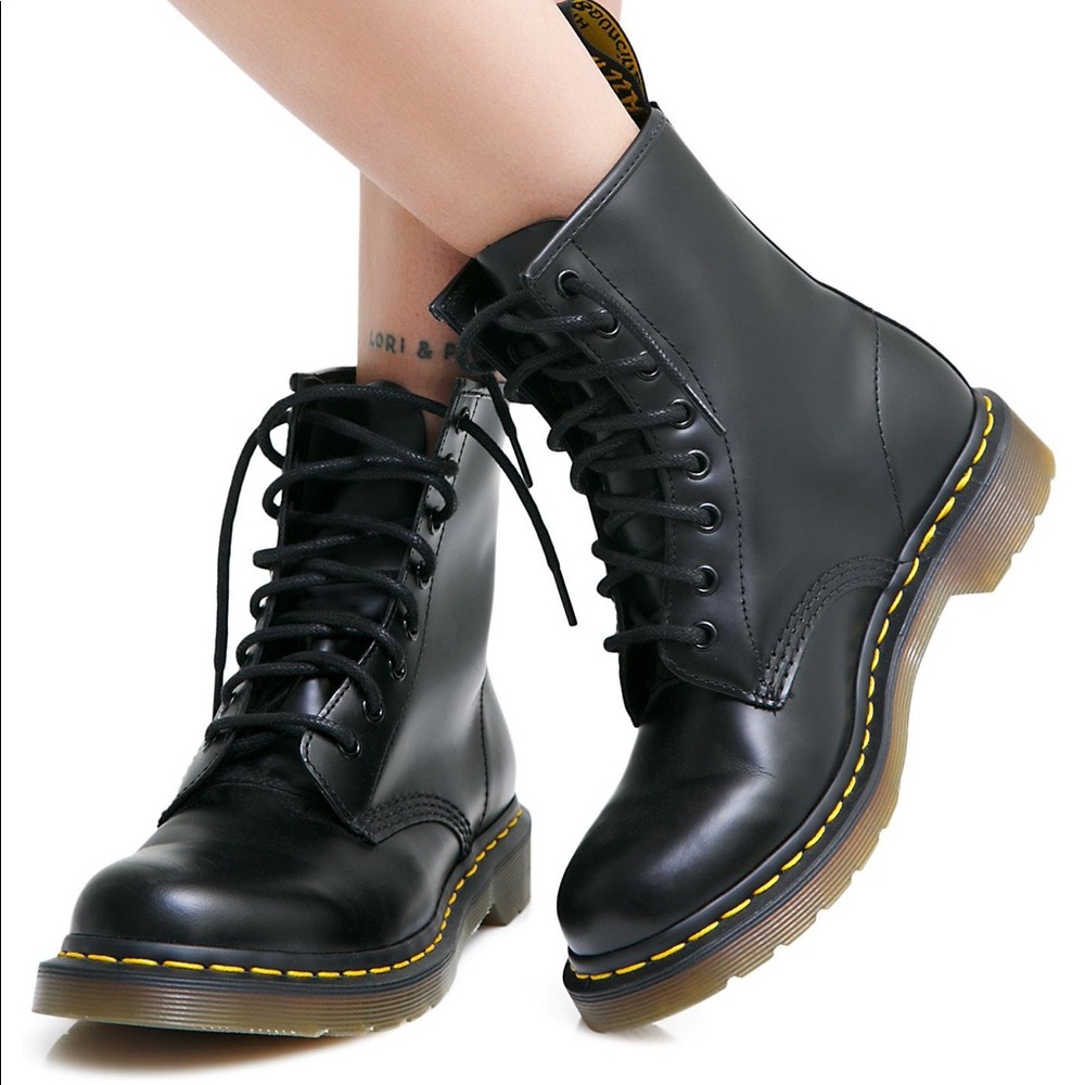 Dr. Martens Classic 1460 Smooth 8-Eye Boots BNIB